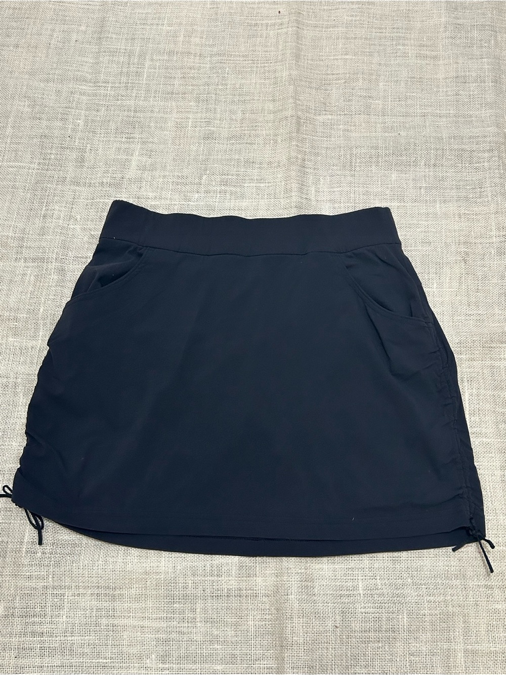 Columbia Omni-Shield Skort
Womens Black Skirt SZ L/G
Shorts Hiking Fishing Sport